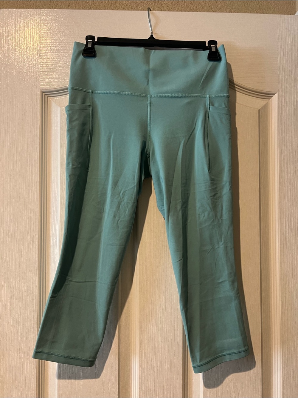 Athleta Salutation Stash Capri Leggings Light Teal